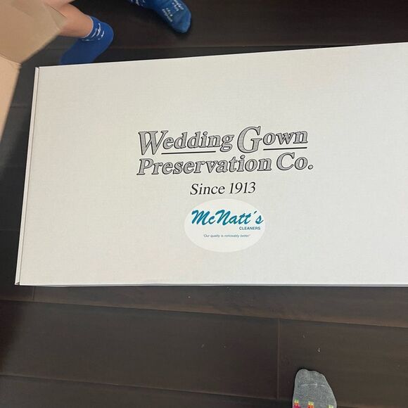 Vera Wang wedding dress preserved well - Picture 2 of 4